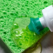 afla despre cinci utilizari inteligente ale detergentului de spalat vase puterea sa de curatare e utila pentru toata casa 49f4118