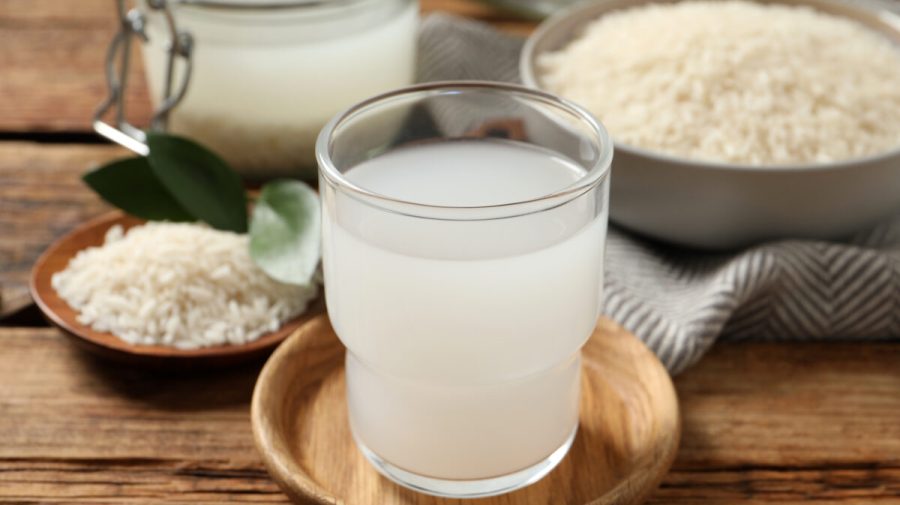 Apa de orez te-ar putea ajuta să slăbești. Ce beneficii are pentru organism