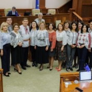 cum au venit deputatii moldoveni la serviciu de ziua universala a iei 637e5bb