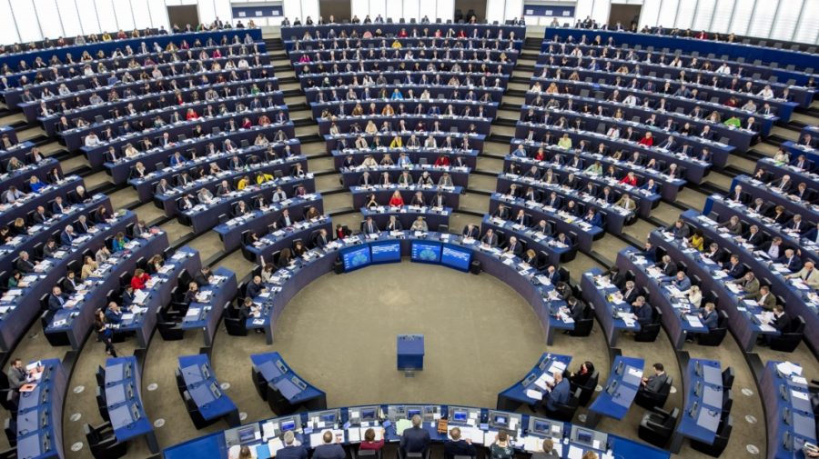 Europarlamentarii primesc bani de la Parlamentul European și după ce n-au mai fost aleși