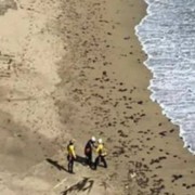 operatiune de salvare un barbat abandonat pe o plaja pustie a fost descoperit si salvat din intamplare 080006c