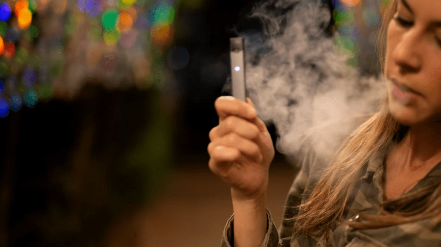 România interzice publicitatea pentru ţigările electronice și alte alternative de nicotină