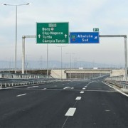 romania va implementa un nou sistem electronic de taxare pe autostrazi in care unele vehicule vor plati o taxa per kilometru iar altele in baza d 8a87694