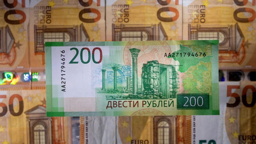 Rubla în cădere liberă și o întoarcere la anii ’90. Impactul sancțiunilor împotriva Bursei de la Moscova