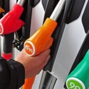 scumpirile carburantilor nu contenesc cat vor achita soferii pentru benzina si motorina 6ef189b
