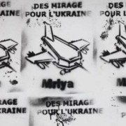 sicrie zburatoare pictate pe cladirile unor institutii media de la paris doi moldoveni retinuti 1cf93a9