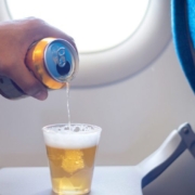 studiu consumul de alcool urmat de somn in timpul unui zbor pot provoca probleme cardiace 768556a