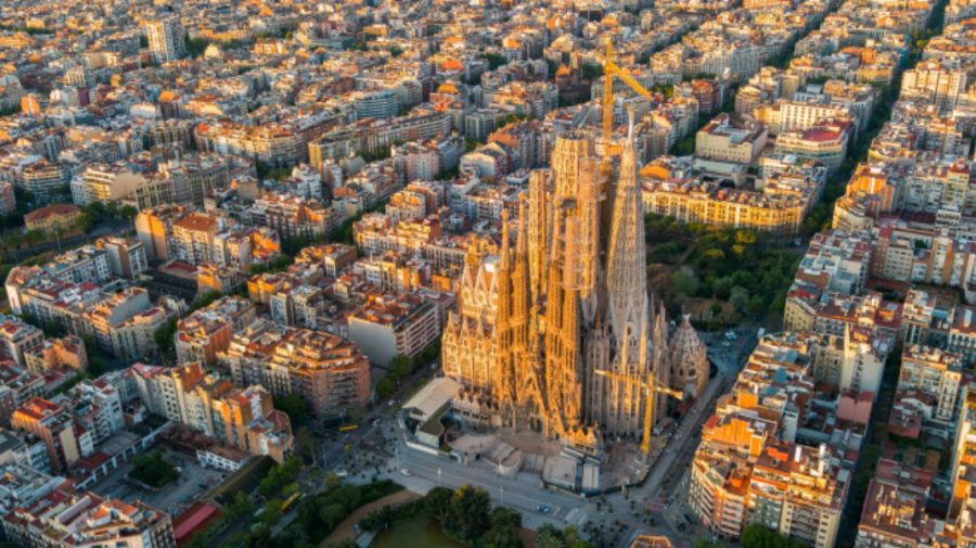 Turiștii care pleacă în Barcelona nu vor putea închiria apartamente pe termen scurt. Care este motivul