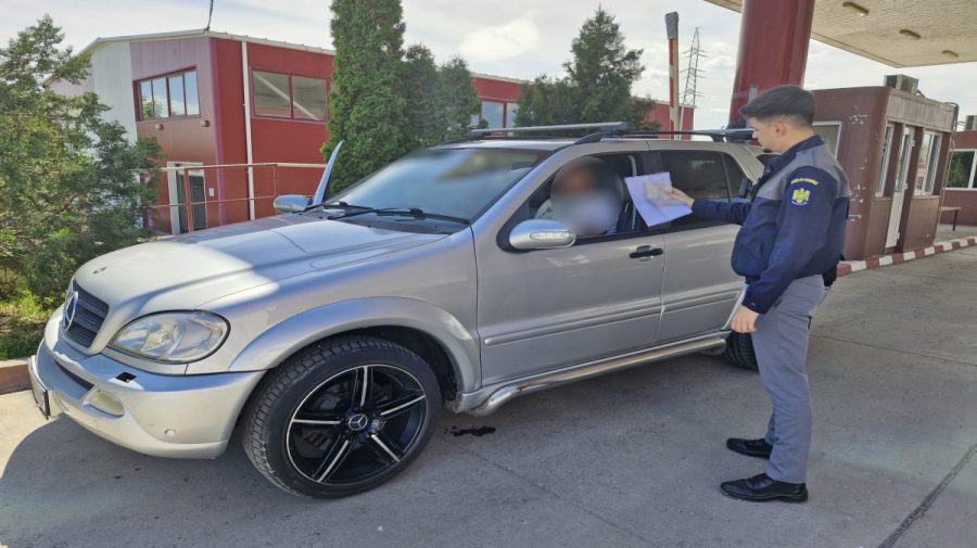 Un moldovean a cumpărat mașină cu 1350 de euro din România. La vamă a aflat că actele sunt false