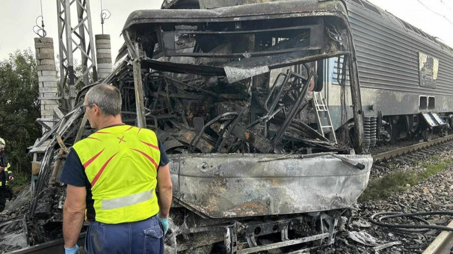 VIDEO Accident de tren în Slovacia! Cel puțin cinci morți după coliziunea cu un autobuz
