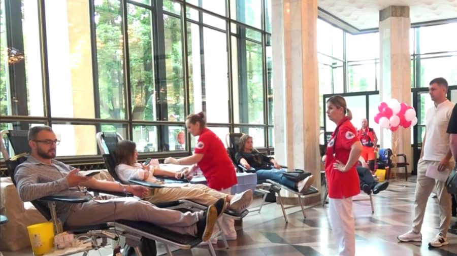VIDEO De Ziua Mondială Donatorului de Sânge, Palatul Republicii s-a tranformat într-un cabinet medical