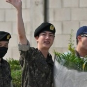video jin din celebra trupa k pop bts si a finalizat serviciul militar obligatoriu in coreea de sud 513f3ef