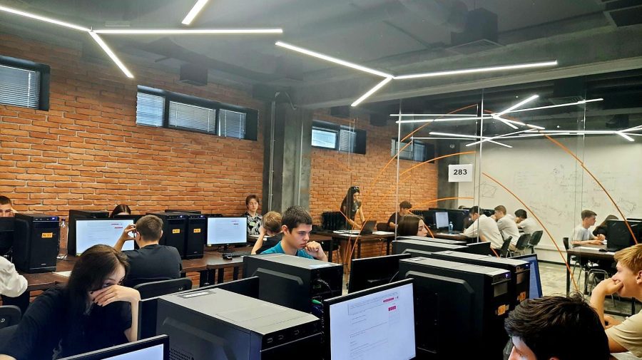 Zeci de elevi ucraineni refugiați în Republica Moldova au susținut Testul Național Ucrainean, online