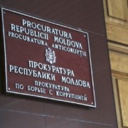suspectul in dosarul interpol care voia sa fuga din moldova va petrece in arest preventiv inca 30 de zile 3473023