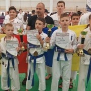trei luptatori de karate din r moldova au fost medaliati cu aur la un turneu organizat in romania bf922aa